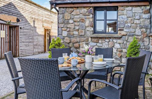 Crynant House | 3 Bed in Ilston 93942