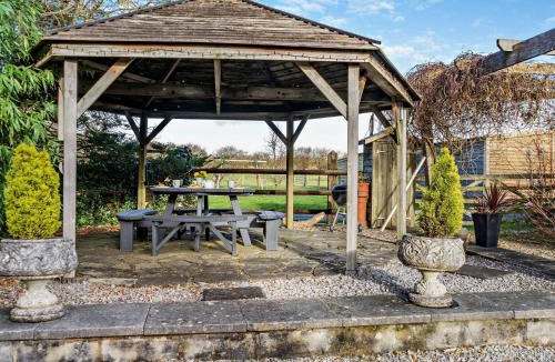 Crynant House | 3 Bed in Ilston 93942