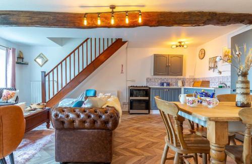 Umberleigh House | 3 Bed in Kings Nympton 78305