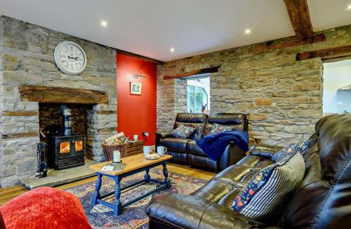 Llanfihangel Tal-y-llyn House | 3 Bed in Llandefalle 93680