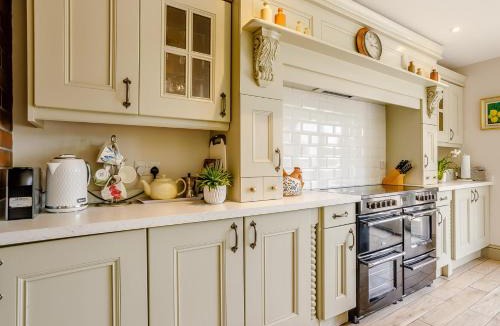 Ilminster House | 3 Bed in Lower Chillington 77987