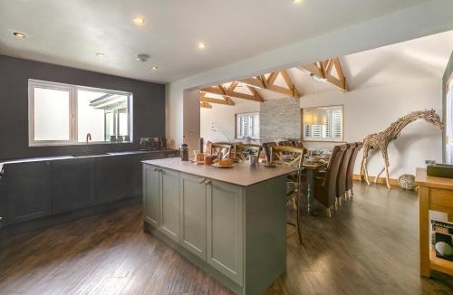 Newlyn House | 3 Bed in Newlyn oc-s33015