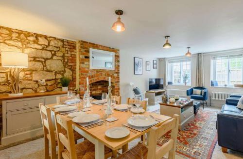 Newport House | 3 Bed in Newport oc-88107