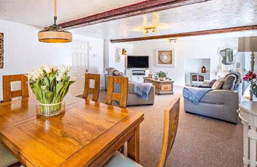 Niton Apartment | 3 Bed in Niton 89972