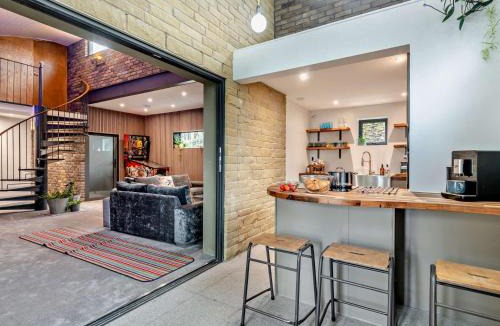 Hoylandswaine House | 3 Bed in Thurlstone 94342