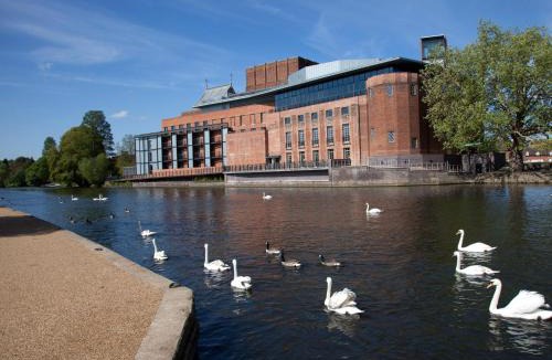 Tiddington House | 3 Bed in Tiddington 95736