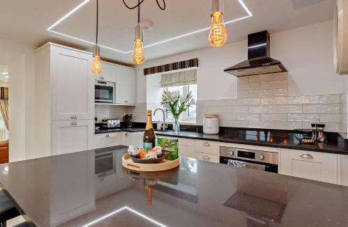 Wakefield House | 3 Bed in Wintersett 93234