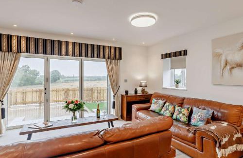 Wakefield House | 3 Bed in Wintersett 93234