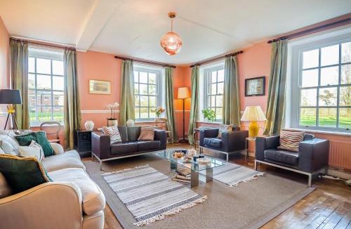 Wymondham Apartment | 3 Bed in Wymondham oc-t30596