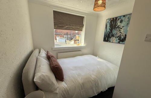 Barnsley House | 3 bed Jct 37 M1 luxury stay!