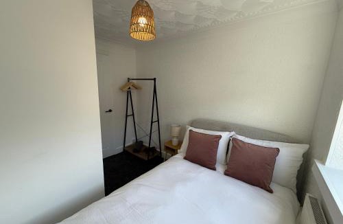 Barnsley House | 3 bed Jct 37 M1 luxury stay!