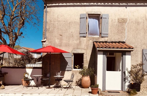 Gourge House | 3-Bed Luxury Farmhouse with Seasonal Pool