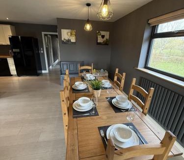 Dunbridge Ski Chalet | 3 Bed Luxury Lodge