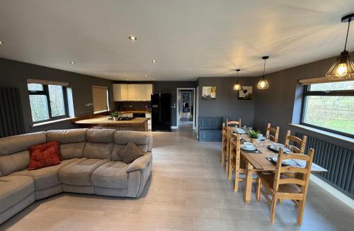 Dunbridge Ski Chalet | 3 Bed Luxury Lodge