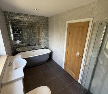 Dunbridge Ski Chalet | 3 Bed Luxury Lodge