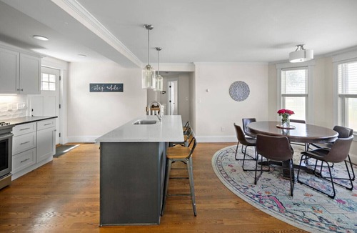 Winter Hill Condo | 3 Bed Moreland St · Stunning 3+BD Under 10 mins to BOS w/parking & W/D