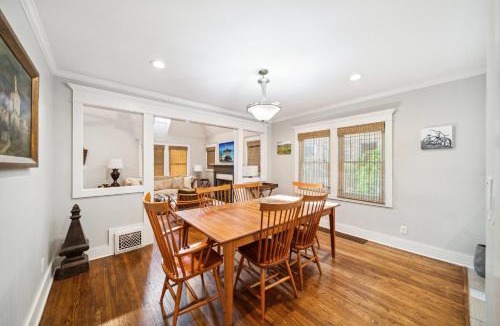 Cherry Street House | 3 bed, office, hot tub, 2 min to Cherry St