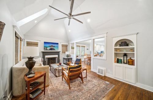 Cherry Street House | 3 bed, office, hot tub, 2 min to Cherry St
