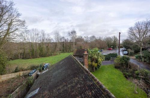 Matfield Apartment | 3 bed penthouse above quaint pub