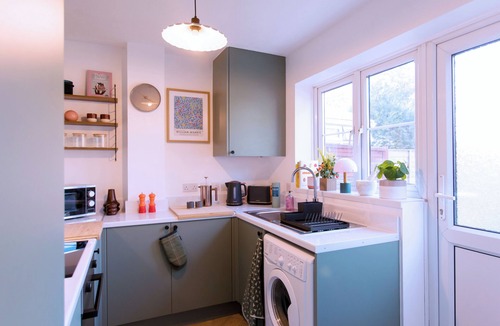 Thames House | 3-Bed Sanctuary, Free Parking - Barking Riverside