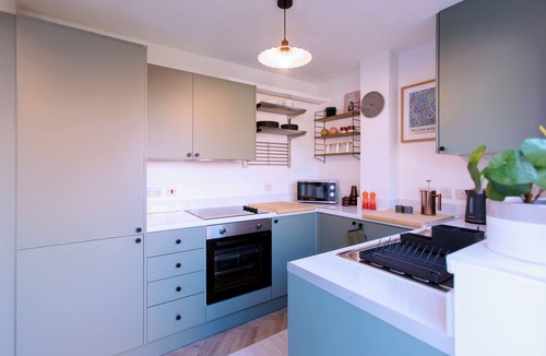 Thames House | 3-Bed Sanctuary, Free Parking - Barking Riverside