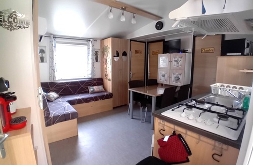 Saint-Jean-de-Monts Cabin | 3 Bed - Sleeps 6 - Air-Con - Free Parking