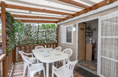 Saint-Jean-de-Monts Cabin | 3 Bed - Sleeps 6 - Air-Con - Free Parking