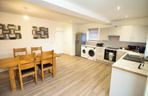 Mexborough House | 3 Bed, Sleeps 5, Pet Friendly, Free Parking
