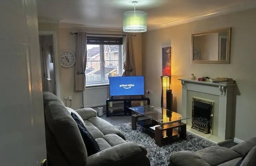Oldbury House | 3 Bed - Sleeps 5 - Pets - Private Parking