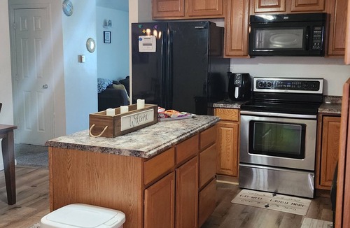 Vestal House | 3-Bed Southern Tier Gem: Large Eat-In Kitchen + Huge Deck — Centrally Located!