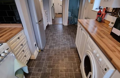 Droylsden House | 3 Bed Spacious House with Parking