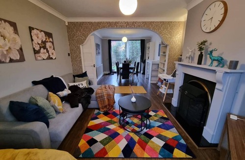 Droylsden House | 3 Bed Spacious House with Parking