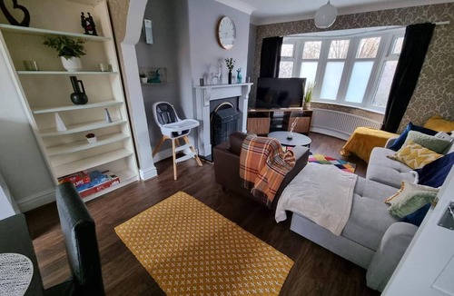 Droylsden House | 3 Bed Spacious House with Parking