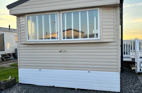 Seasalter Ski Chalet | 3 bed Stunning Caravan Situated nr Whitstable