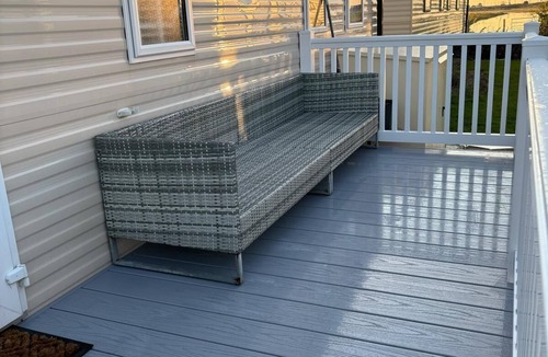 Seasalter Ski Chalet | 3 bed Stunning Caravan Situated nr Whitstable