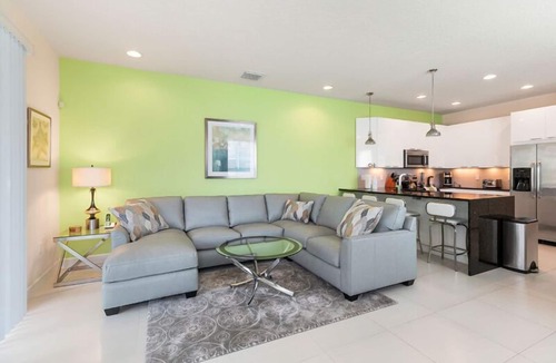 Four Corners House | ⛱ 3 Bed Townhome - Disney Area - Pool & Balcony ✈