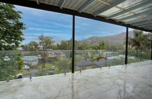 Tascott House | 3 Bed Tranquil Terrace with View