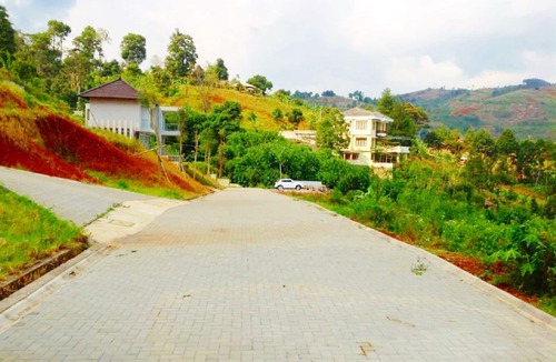 Ciburial House | 3 Bed Villa The Dago View