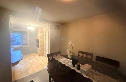 Wallaceburg Apartment | 3 bed vintage style house in downtown Wallaceburg