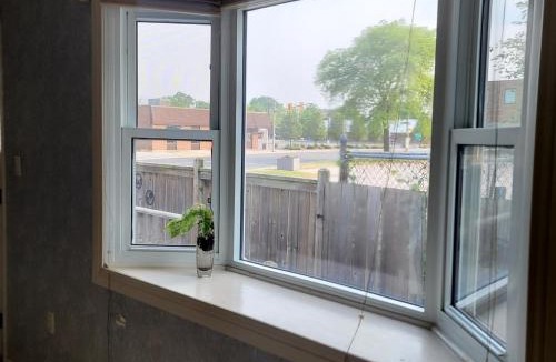 Wallaceburg Apartment | 3 bed vintage style house in downtown Wallaceburg
