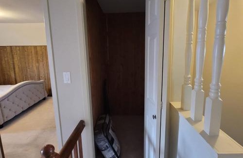 Wallaceburg Apartment | 3 bed vintage style house in downtown Wallaceburg