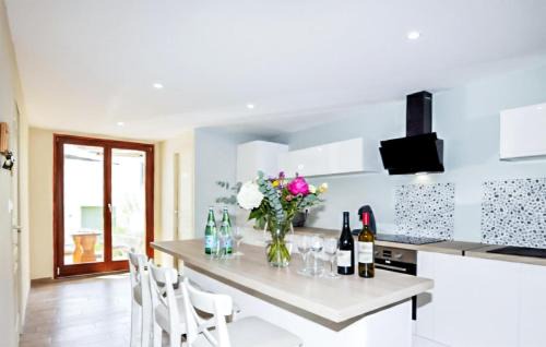 Saint-Genis House | 3 Bedroom Stunning Home In Saint-Génis-Des-Fontai