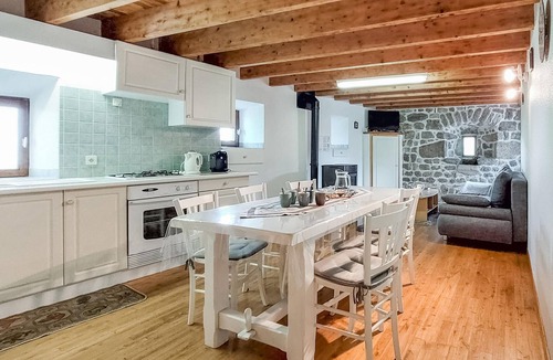 Essertines-en-Chatelneuf House | 3 bedroom cozy home in Essertines-en-Châtelne