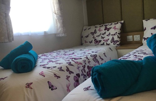 Shanklin Cabin | 3 bedroom ensuite caravan