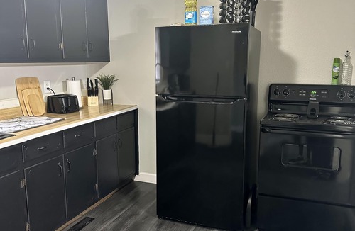 Crestline House | 3 Bedroom 1 Bath Home with Karaoke, PS4 & Games, Sleeps 8