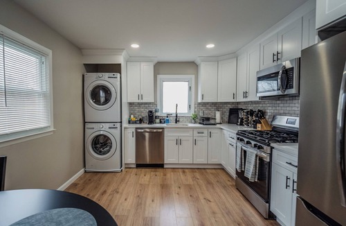 Saddle Brook Apartment | 3 Bedroom, 1 Bath, Pet Friendly, Laundry, Fenced Yard, Colleges, Hospitals