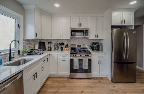 Saddle Brook Apartment | 3 Bedroom, 1 Bath, Pet Friendly, Laundry, Fenced Yard, Colleges, Hospitals
