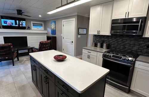 Columbia House | 3 Bedroom 1 Bath Pet Friendly 5 min to MU
