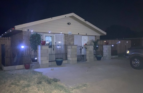 Wichita Falls House | 3 Bedroom 1 bath. Sleeps 8. 977./Mon. Welcome Contractors/military/MPEC/MSU.
