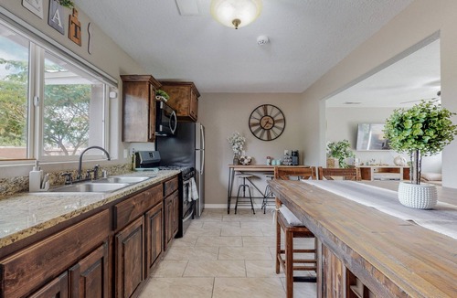 Northeast Heights House | 3 Bedroom (1 King 2 Queen beds) 1 bathroom home with private backyard